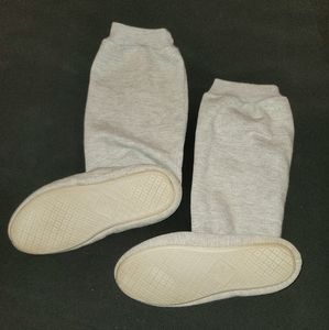 Hanes slippers Sz 8-9